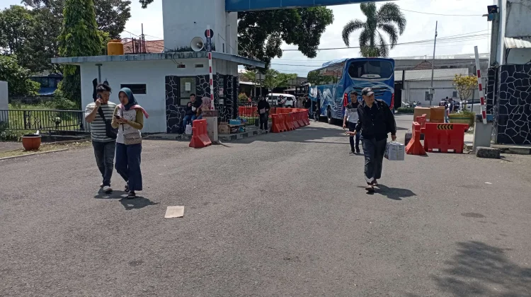 Halo RRI: Pengelola Terminal Tertibkan Aktivitas Naikan Penumpang di Pintu Keluar