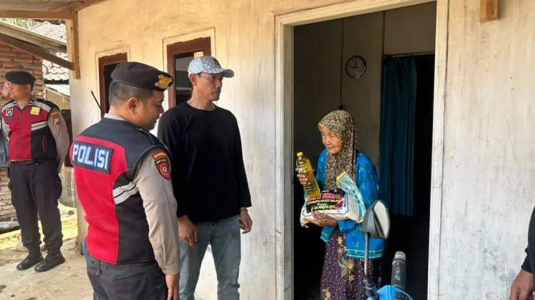Samapta Polres Malang Patroli Presisi, Ajak Warga Jaga Lingkungan