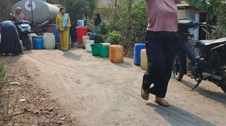 BPBD Kabupaten Probolinggo Distribusikan Air Bersih Hingga Akhir Oktober