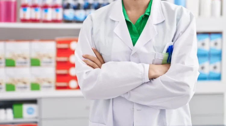 Peran Apoteker Lebih dari Sekadar Menyerahkan Obat