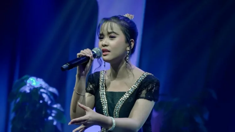 Felicia Putri Hadapi Putaran Bintang Radio dengan Lagu Galau