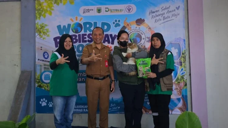 Hari Rabies Sedunia, 100 Dosis Vaksin Rabies Diberikan untuk Hewan di Kota Batu