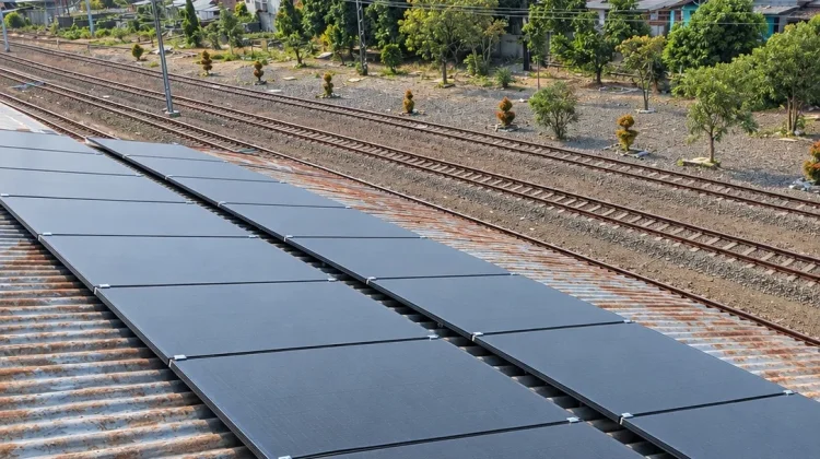Empat Stasiun di Daop 9 Manfaatkan Energi Surya, Dorong Konsep Green Station