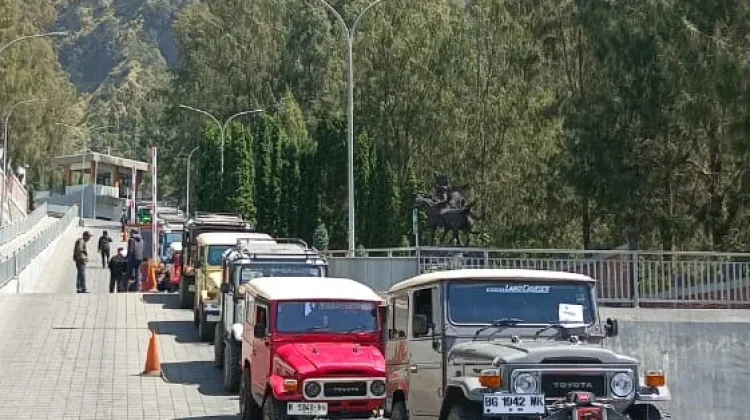 300 Lebih Jeep Wisata Bromo Ikuti Uji KIR di Sukapura