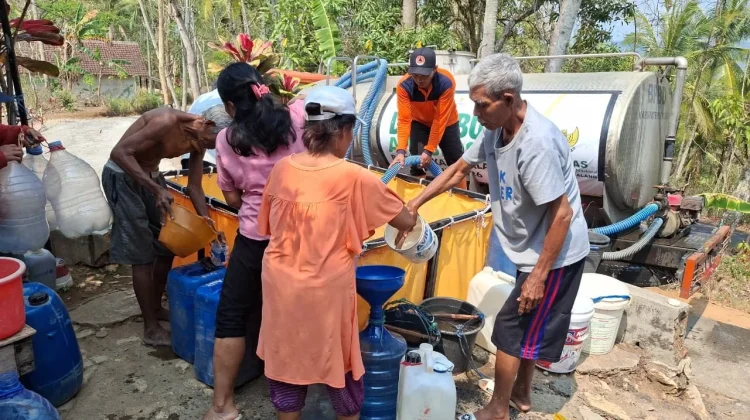 BPBD Kabupaten Malang Salurkan 101 Ribu Liter Air Bersih untuk Warga Terdampak