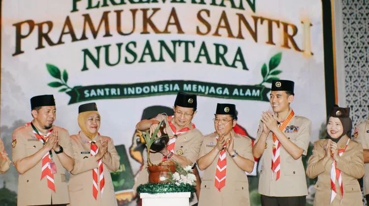 Khofifah Ajak Santri Pramuka Jadi Pagar Betis NKRI