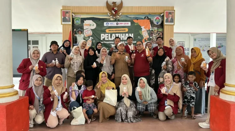 Pelatihan Inovasi Pengolahan Limbah Kulit Jeruk Menjadi "Paper Soap" oleh PeelPop
