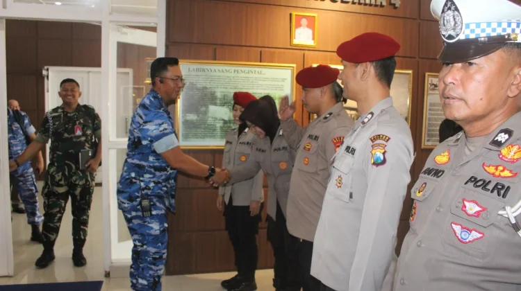 Polres Malang Beri Kejutan HUT ke-81 TNI di Lanud Abd Saleh