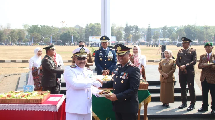 HUT ke-81 TNI, Polresta Malang Kota Tebar 7 Tumpeng Surpise