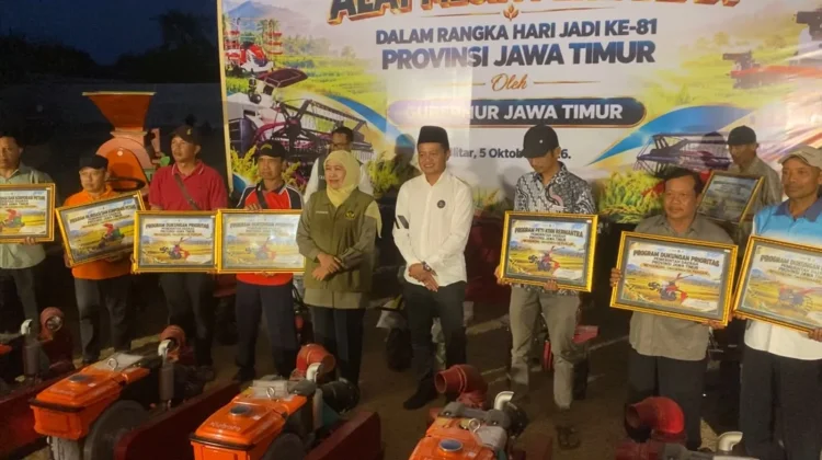 Hari Jadi ke-81, Pemprov Jatim Salurkan Alsintan ke Blitar