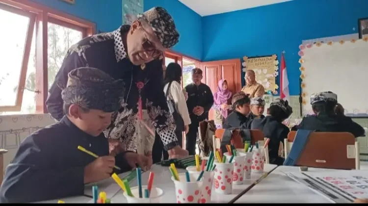 Kelas Rangkap Kabupaten Probolinggo Jadi Percontohan Nasional