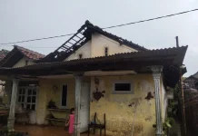 Belasan Rumah Warga Jarangan Ambruk Dihantam Puting Beliung