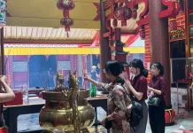 Perayaan Imlek, Makna Dupa dan Kuda Api
