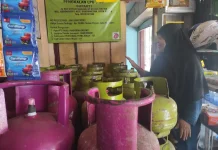 Stok Sering Habis, Warga Blitar Kesulitan Elpiji 3 Kg