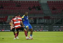 Kebobolan Menit Akhir, Arema FC Hanya Imbang 2-2 Lawan Madura United