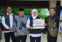 Khofifah Salurkan Bansos Rp7,05 Miliar di Kabupaten Malang