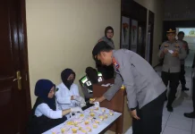 Perkuat Pengawasan Internal, Polres Probolinggo Tes Urine Personel