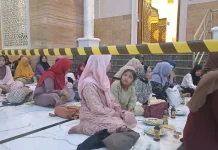Masjid Ar Rahman Tebar Ribuan Porsi Buka Sahur Gratis