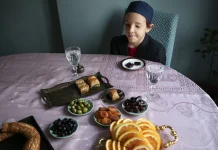 Bukan Sekadar Piring Gelas, Inilah Seni Menata Meja Ramadan