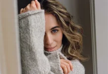 Refleksi Cinta Tak Seimbang, Chloe Stroll Rilis “Love in the Dark”