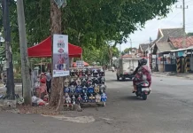 Asyiknya Berburu Takjil di Jalan HOS Cokroaminoto
