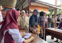 Kampung Coklat Blitar Tebar THR untuk Ribuan Jemaah