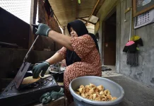 Menjelang Lebaran, Kampung Opak Gambir di Winongan Kebanjiran Order