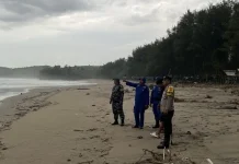 Pemancing Terseret Ombak Besar Pantai Serang Blitar