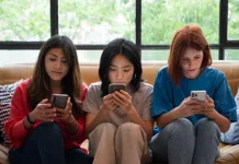 Pemerintah Batasi Akses Medsos  Remaja