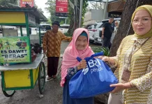 BRI Region 13 Malang Bagikan Sembako untuk Pejuang Rupiah dan Kaum Dhuafa
