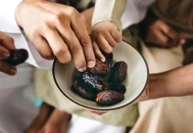 Buka Puasa Bertahap Bantu Jaga Kesehatan Pencernaan