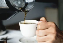 Minum Kopi saat Sahur Boleh, Asal Diimbangi Air