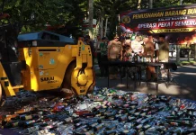 Polres Malang Musnahkan Ribuan Botol Miras Hasil Operasi  Pekat
