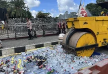 Polresta Blitar Musnahkan Ribuan Miras dan Knalpot Brong