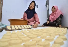 Menjelang Lebaran, Kampung Kue Satru Desa Rejoso Lor Banjir Order