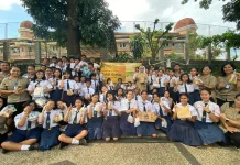 OSIS SMPK Sang Timur Malang Berbagi Takjil Ramadan