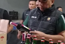 Satpol PP Probolinggo Tertibkan Tempat Karaoke di Paiton