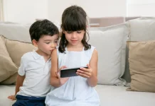 Ajarkan Anak Kurangi Screen Time di Momen Lebaran Ini