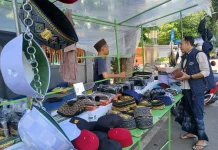 Raup Untung Sehari 2 Juta, Pedagang Kopyah Menjamur di Kota Pasuruan