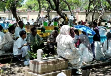 Nyekar, Tradisi yang Terus Dilestarikan Masyarakat Pasuruan