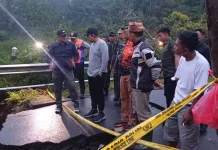 Akses menuju Air Terjun Madakaripura Terputus, Bupati Probolinggo Tinjau Lokasi