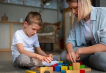 Cara Tepat Menjelaskan Autisme Kepada Anak Secara Positif
