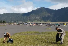 Clean Up Bromo sebelum Ditutup, Kumpulkan Sampah hingga 1 Ton Lebih
