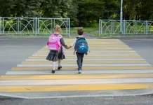 Pentingnya Mengajarkan Anak Tertib di Jalan sejak Dini