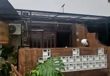 Angin Kencang Rusak Atap Rumah Warga di Kepanjen Malang