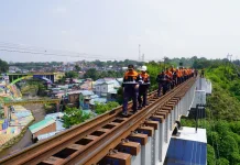 KAI Daop 8 Periksa Jalur Rel Malang, Pastikan Operasional Tetap Andal