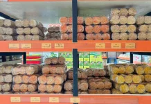 Harga Plastik Melonjak, Pengusaha Keripik Tempe Terpaksa Naikkan Harga Produk