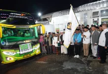 Plt. Wali Kota Batu Heli Suyanto Melepas Nurochman dan 226 Jemaah Haji