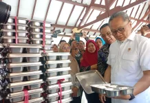 Menko Pangan Zulhas Tinjau Program MBG di Dua Sekolah Favorit Kota Probolinggo