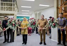 Gubernur Khofifah Resmikan Pabrik Infus Terbesar di Indonesia